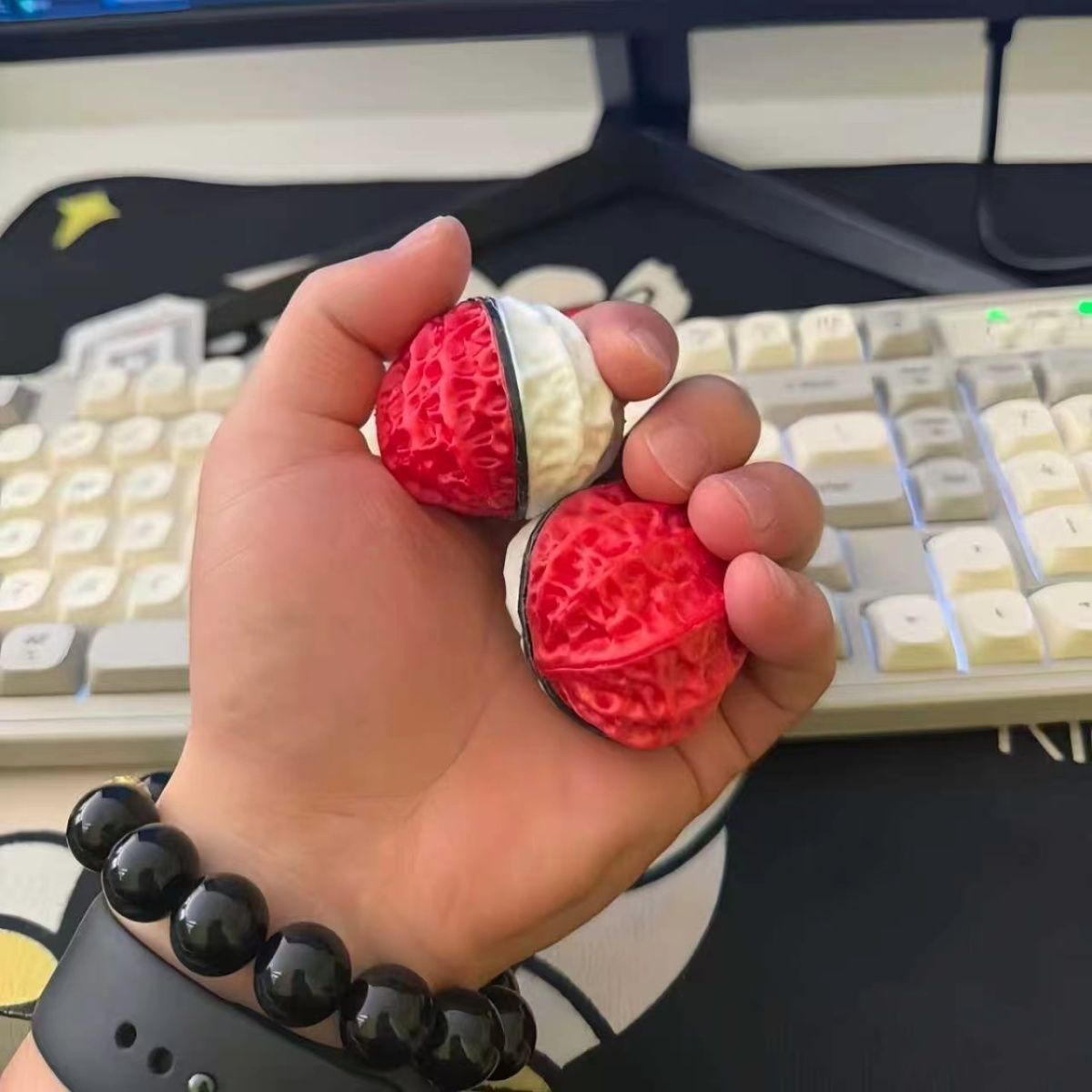 Pokemon Pokeball 3D Walnut Red - Pokeball Cosplay Prop 评论和价格